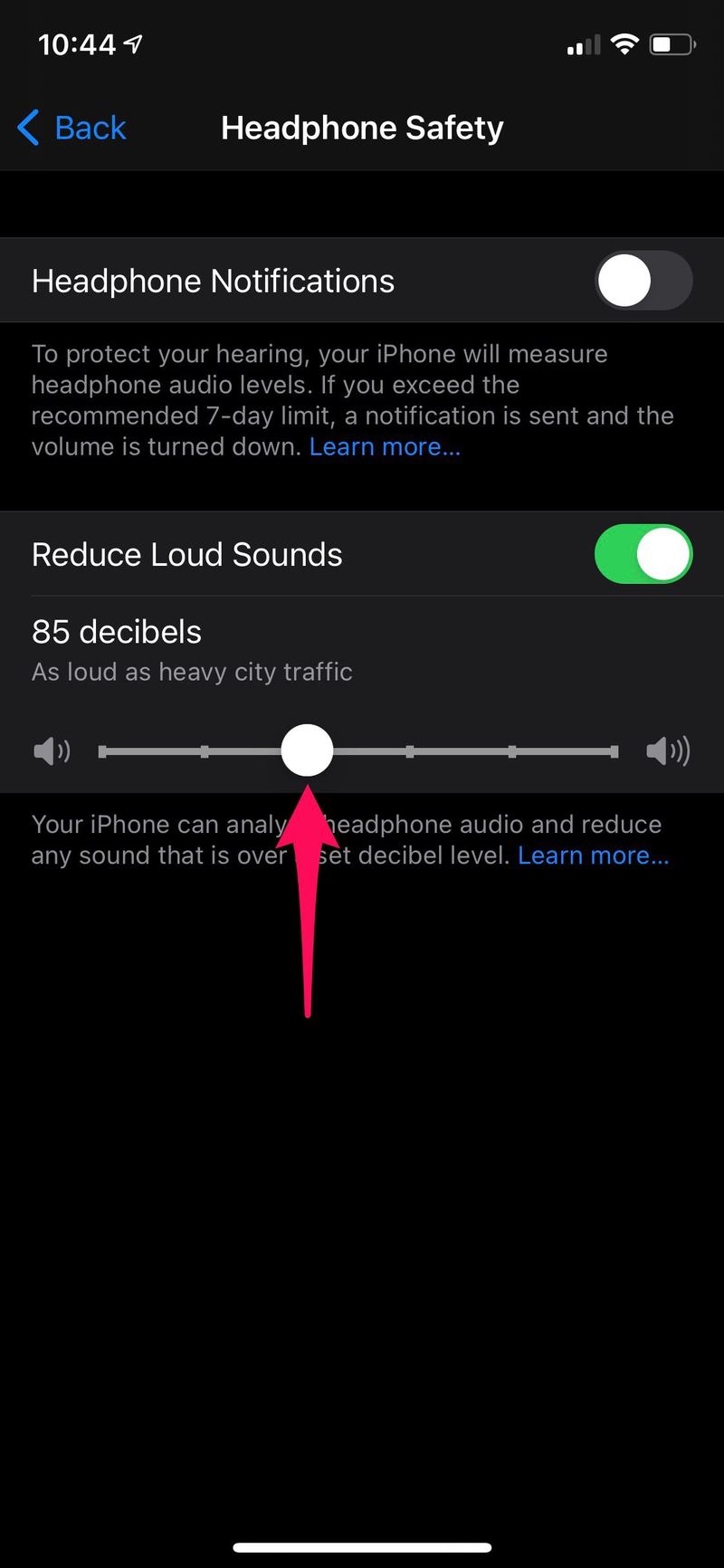 如何在 iPhone 上自动降低响亮的耳机音频
