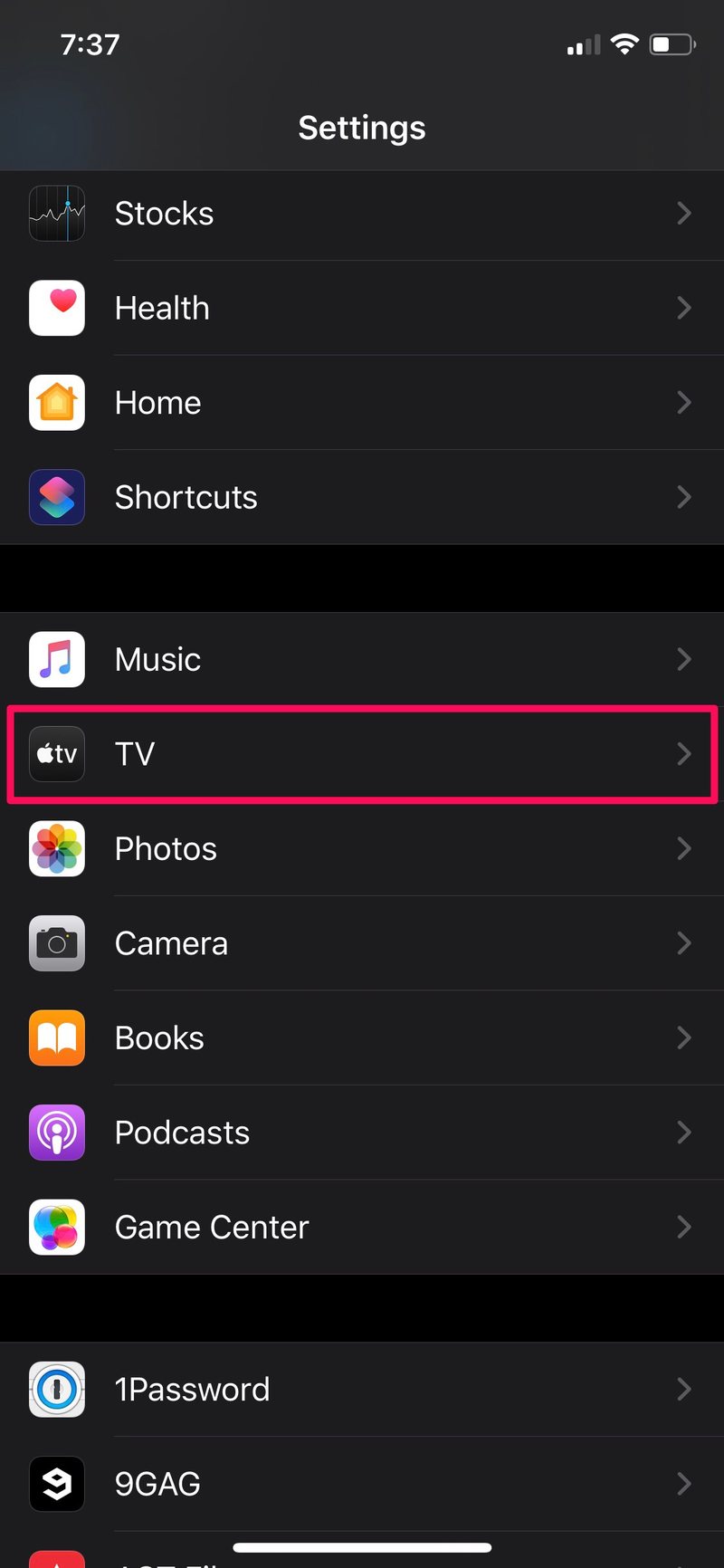 如何在 Apple TV+ 上更改播放质量和保存数据
