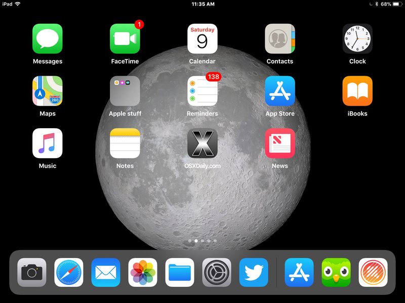 iPad 上来自 iOS 11 的 iPad 月亮壁纸