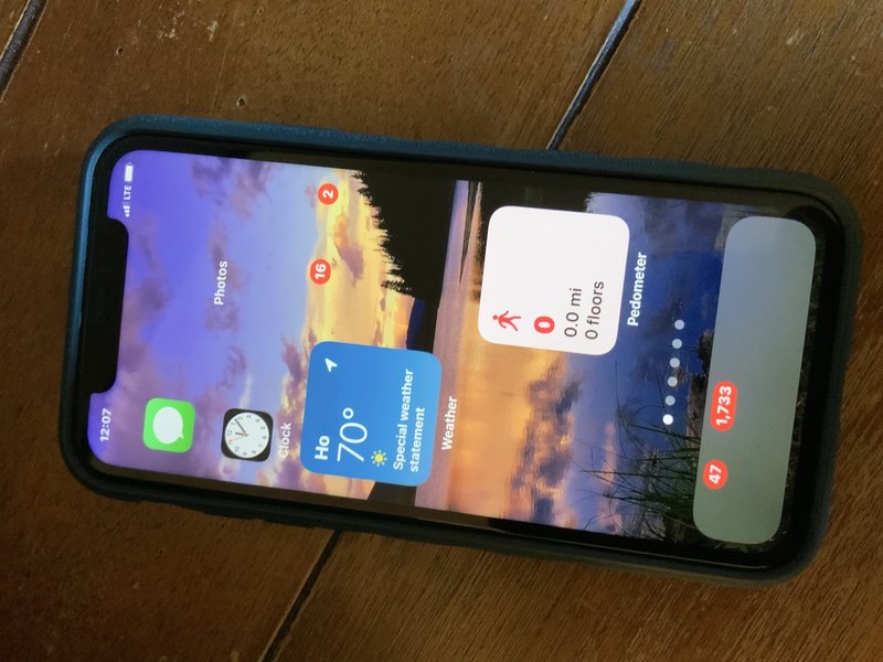 iPhone 主屏幕和底座上缺少图标