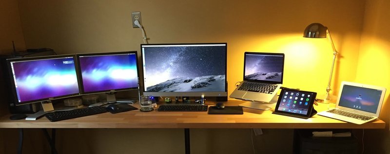 mac-and-ubuntu- it-desk-setup-wide