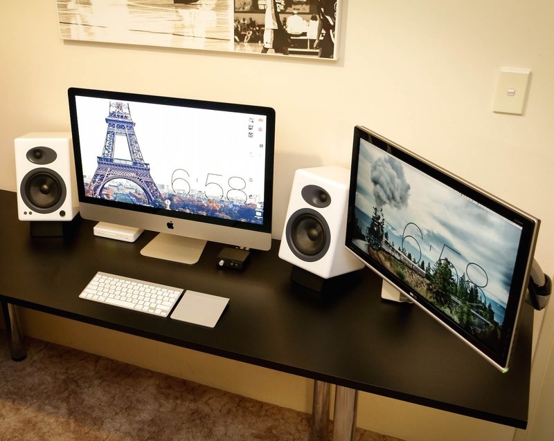 Mac 设置：IT 管理员个人配备 iMac 和辅助显示器的工作站