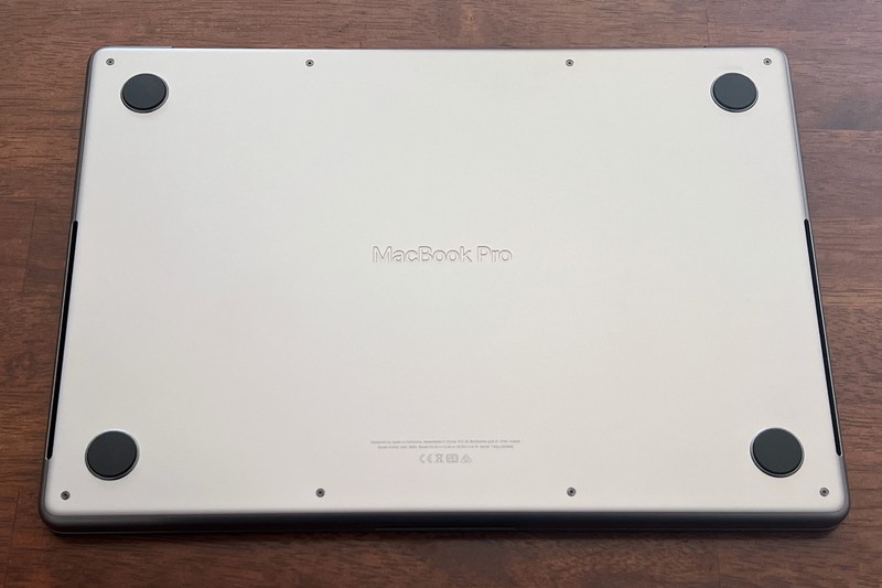 14-inch MacBook Pro 2021 bottom