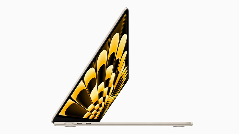 新款 15 英寸 MacBook Air 的侧视图
