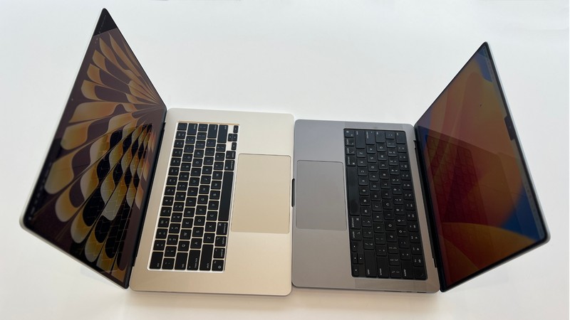 15英寸 MacBook Air（左）和 14 英寸 MacBook Pro 2023