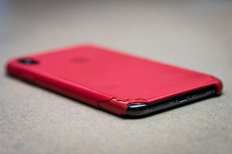 苹果硅胶 iPhone 保护壳损坏的