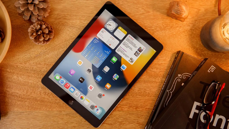 iPad 10.2in (2021) 放在桌子上