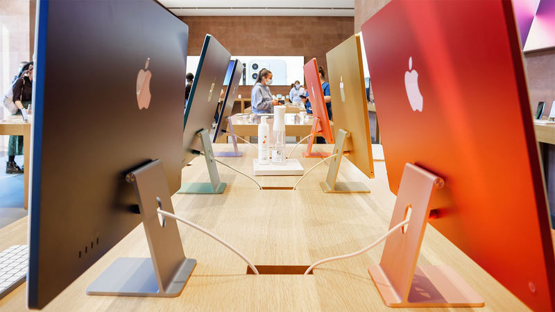 Apple Store 中的 iMac M1 24 Zoll 短打