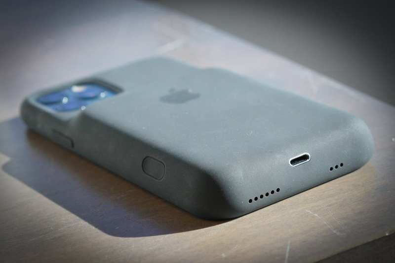  iPhone 11 Pro 智能电池壳端口