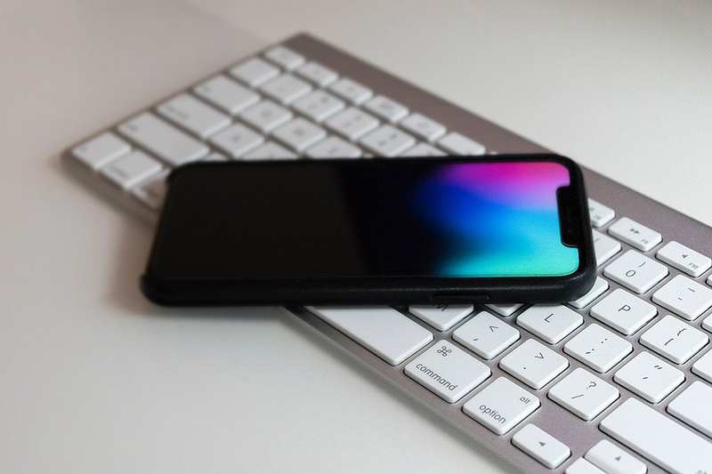 Apple iPhone X，键盘